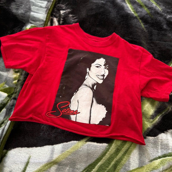 Selena Red Women’s Crop Top Medium - Picture 1 of 4